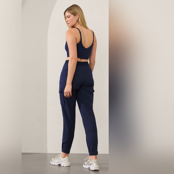 NWT Athleta ENDLESS HIGH RISE CARGO PANT Color: Navy (Tall) Size 4 - Picture 7 of 7